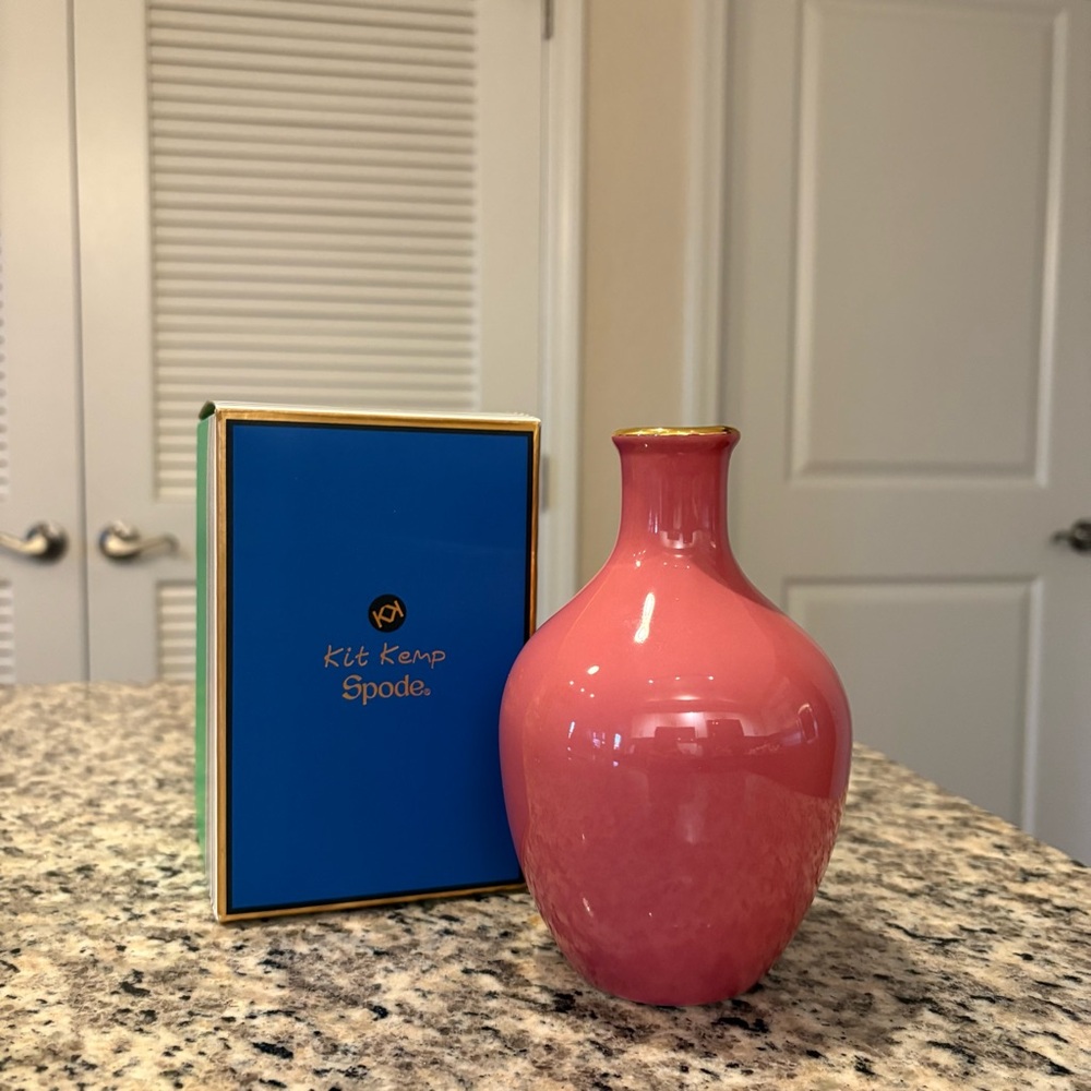 NWT Kit Kemp x Spode Porcelain Vase in Posy (Pink) w/ 22-carat gold lip